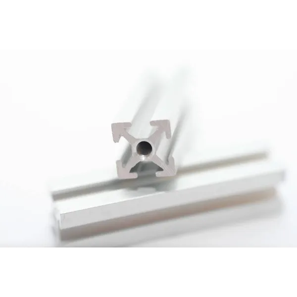 600mm clear anodised MakerBeam (x1)
